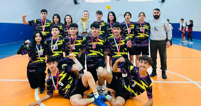 hakkari-spor-lisesinden-cifte-sampiyonluk