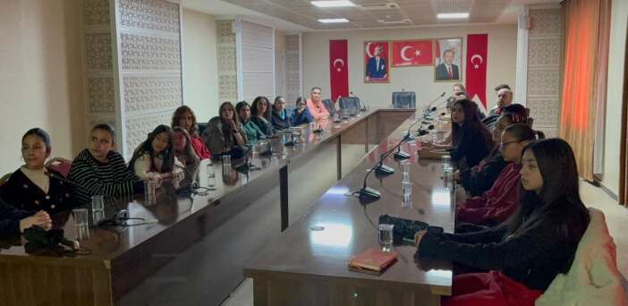 hakkaride-kadin-voleybol-takimina-performans-egitimi