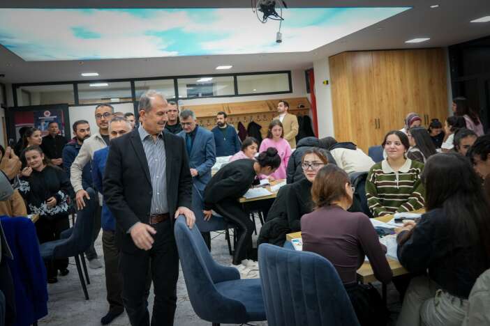 vali-tasyapandan-diyanet-genclik-etut-merkezine-ziyaret