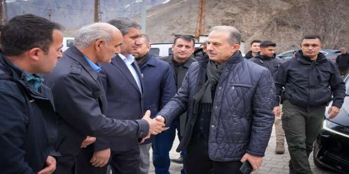 vali-tasyapan-gazi-mikail-adiyamanin-acisini-paylasti-hakkari-valisi-ibrahim-tasyapan-ka-1