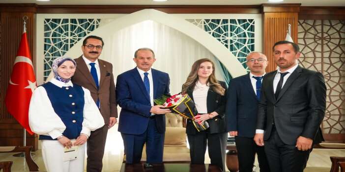 kutuphane-haftasi-kapsaminda-il-kultur-ve-turizm-muduru-idris-agacanoglu-ve-beraberindeki-hey