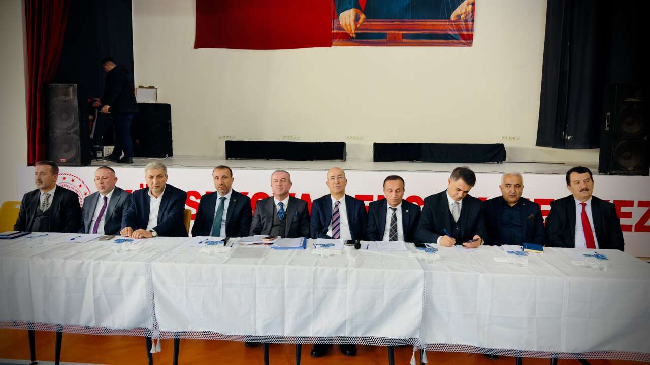 hev2akjaqaa8xeg-jpg-3