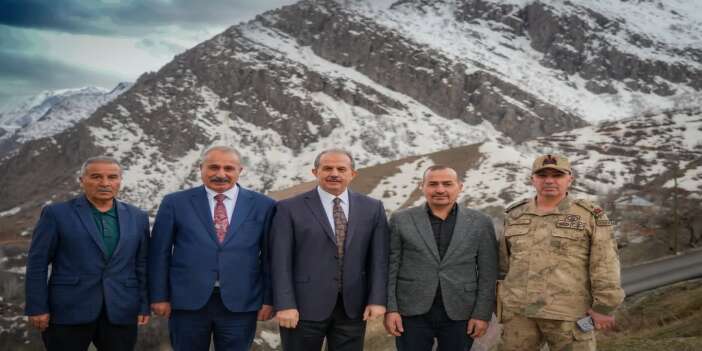 vali-ibrahim-tasyapan-durankaya-beldesinde-hali-saha-tesisi-yaninda-ve-yol-guzergahindaki-he-2