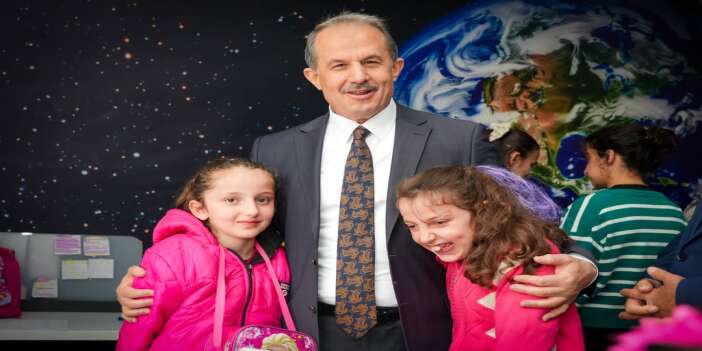 vali-tasyapan-durankaya-belde-kutuphanesi-ile-aile-sagligi-merkezini-ziyaret-ettivali-ibrahi-1