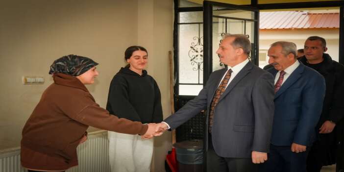 vali-tasyapan-durankaya-belde-kutuphanesi-ile-aile-sagligi-merkezini-ziyaret-ettivali-ibrahi-2