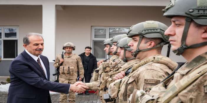 vali-tasyapan-durankaya-jandarma-karakol-komutanligini-ziyaret-ettivali-ibrahim-tasyapan-dur-2