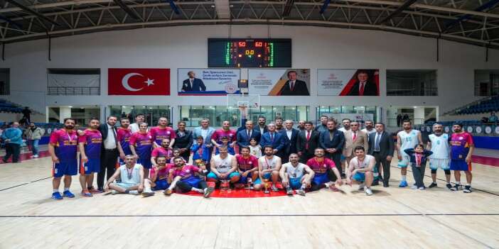 vali-tasyapan-kurumlar-arasi-basketbol-turnuvasi-finaline-katildi-hakkari-valiligi-ile-hakk-1