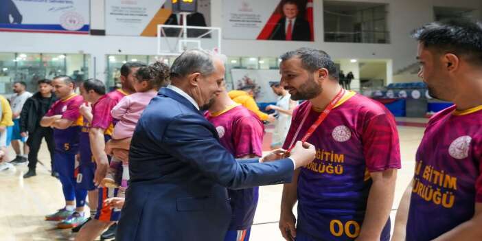 vali-tasyapan-kurumlar-arasi-basketbol-turnuvasi-finaline-katildi-hakkari-valiligi-ile-hakk-4