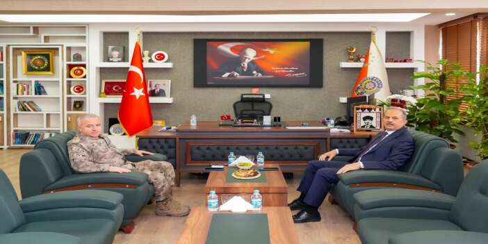 vali-tasyapandan-polis-haftasi-kapsaminda-emniyet-teskilatina-ziyarethakkari-valisi-ibrahi-2