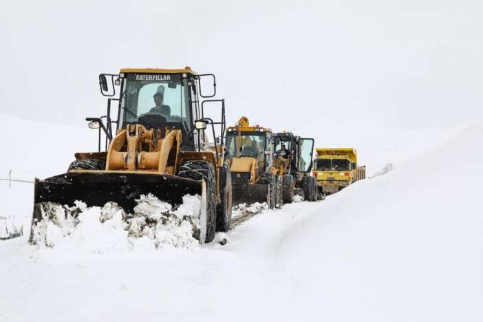 57-yerlesim-yerinde-karla-mucadele