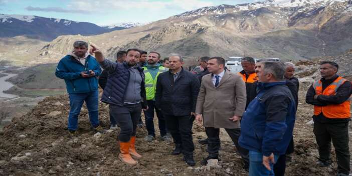 vali-tasyapan-heyelan-bolgesinde-incelemelerde-bulundu-hakkari-valisi-ibrahim-tasyapan-hak-3