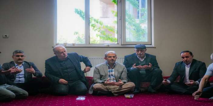 vali-tasyapan-ertus-ailesine-taziye-ziyaretinde-bulundu-vali-ibrahim-tasyapan-vali-yardim-1