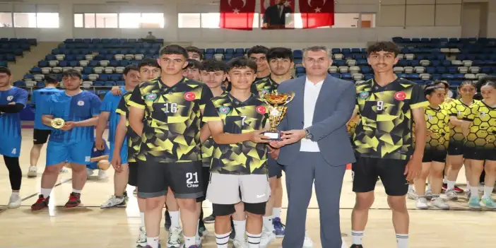 hentbol-tesvik-musabakalari-tamamlandigencler-ve-yildizlar-kategorilerinde-duzenlenen-hentbol