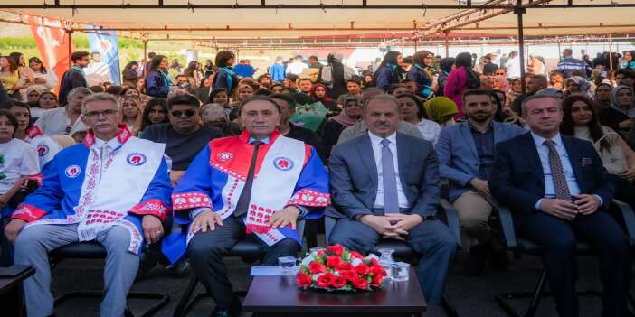 vali-tasyapan-hakkari-universitesi-mezuniyet-torenine-katildi-hakkari-valisi-ibrahim-tasya-2