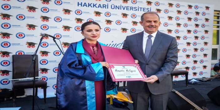 vali-tasyapan-hakkari-universitesi-mezuniyet-torenine-katildi-hakkari-valisi-ibrahim-tasya