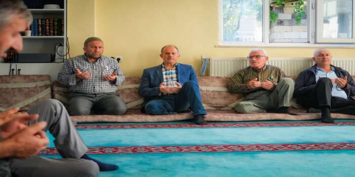 vali-tasyapan-veziroglu-ailesine-taziye-ziyaretinde-bulundu-vali-ibrahim-tasyapan-hakkari-1