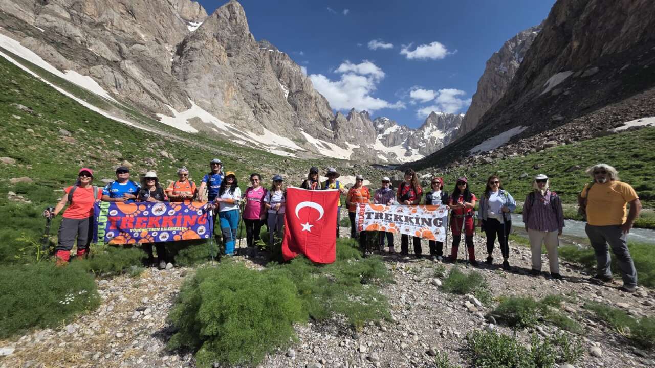 izmir-trekking-kulubunden-hakkariye-doga-cikarmasi