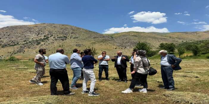 bugun-van-dsi-17-bolge-mudurlugu-yeralti-sulari-sube-muduru-sayin-gokhan-gorurum-ve-beraberind-2
