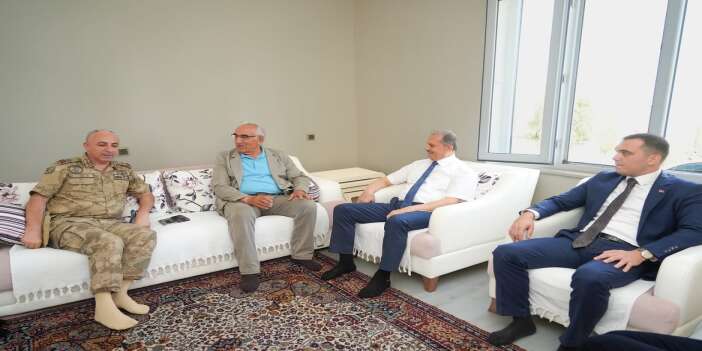 vali-ibrahim-tasyapan-akbulut-koyunde-vatandaslarla-bir-araya-geldivalimiz-sayin-ibrahim-tas-3