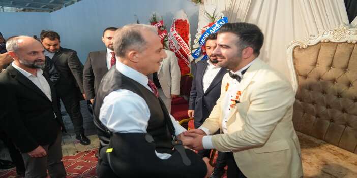 valimiz-sayin-ibrahim-tasyapan-fulya-karacora-ile-ayhan-demir-ciftinin-dugun-merasimine-katilar-1